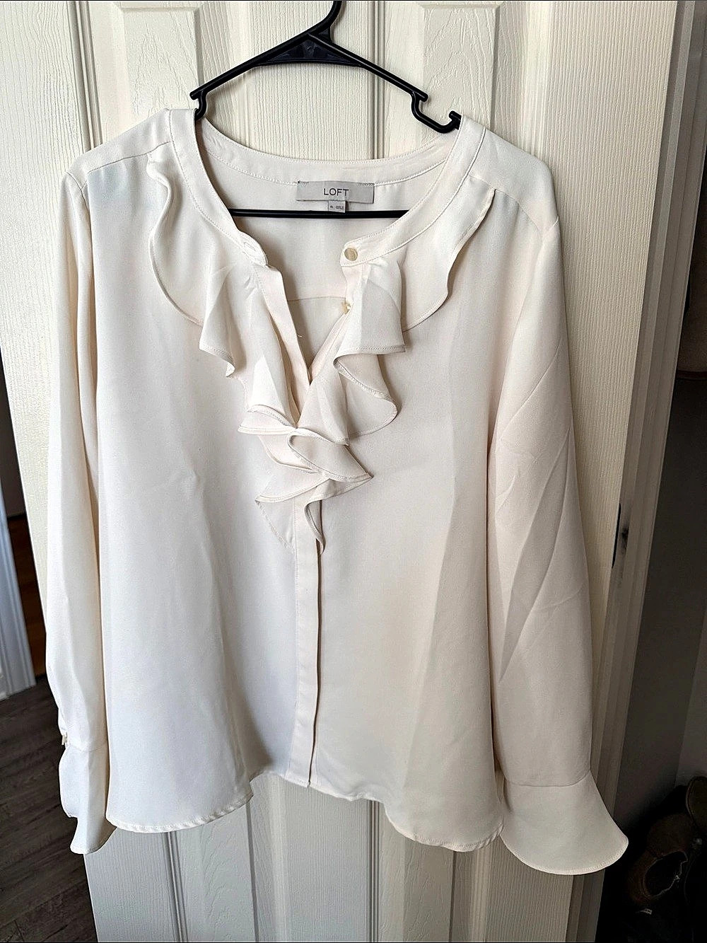 LOFT Ruffle Blouse in White Size XL Like New